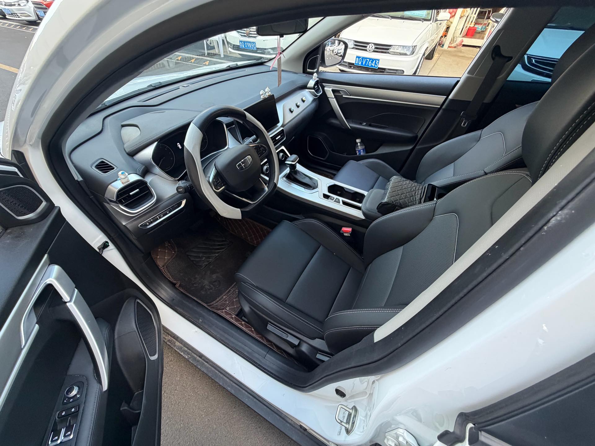 GEELY Coolray 2026 car image #5