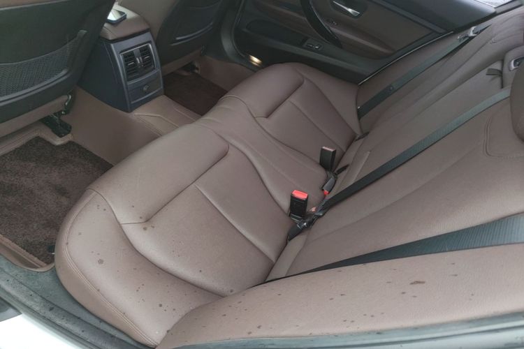 BMW 3 Series 2019 car image #17