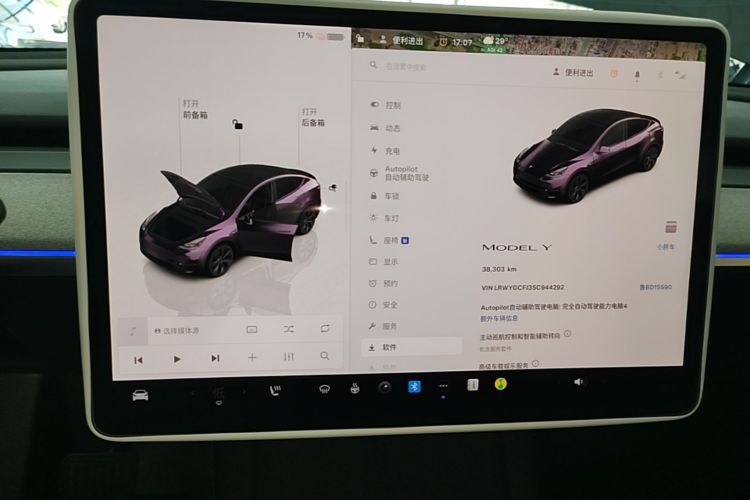Tesla Model Y 2025 car image #12