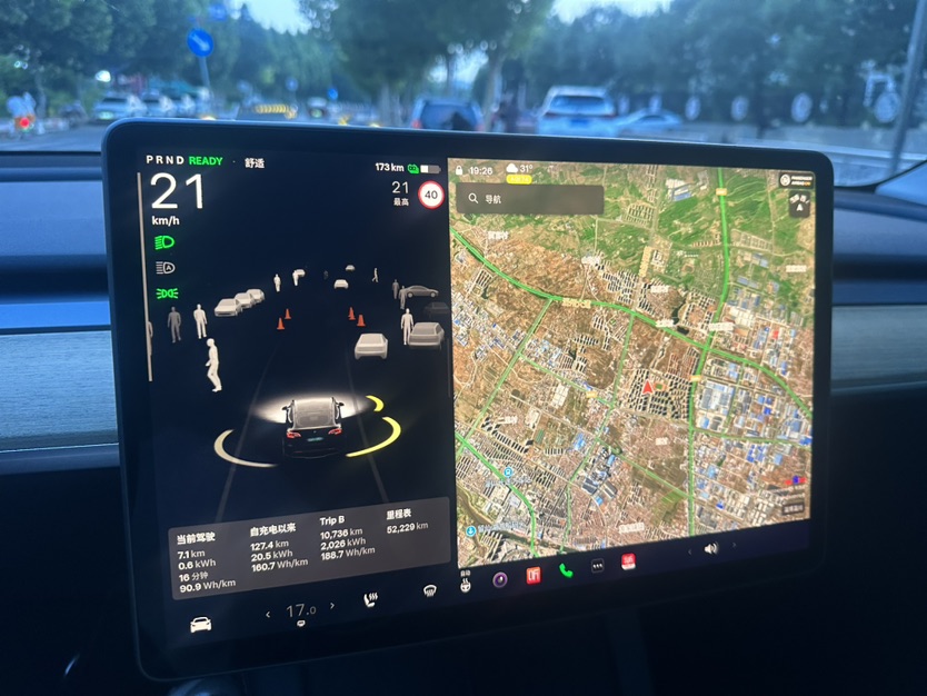 Tesla Model Y 2023 #3 Tesla Model Y 2023 car image #3