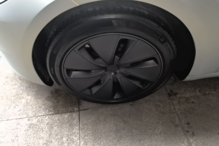 Tesla Model 3 2024 car image #9