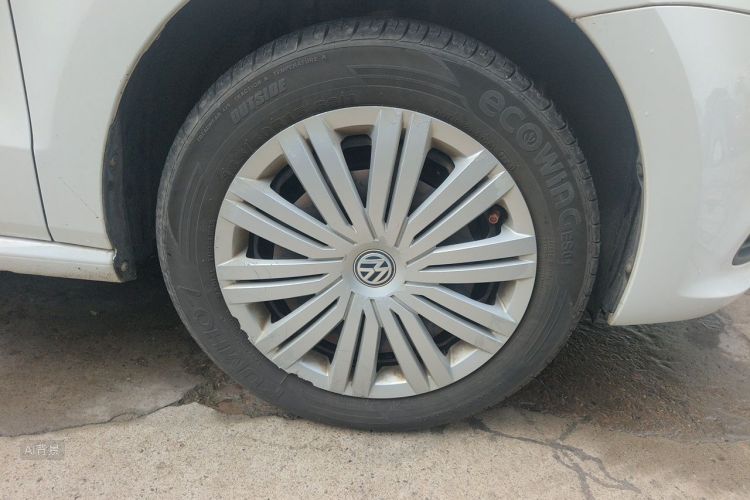 Volkswagen Polo 2017 car image #9