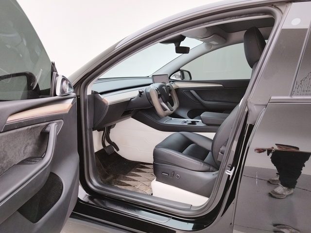 Tesla Model Y 2023 #6 Tesla Model Y 2023 car image #6