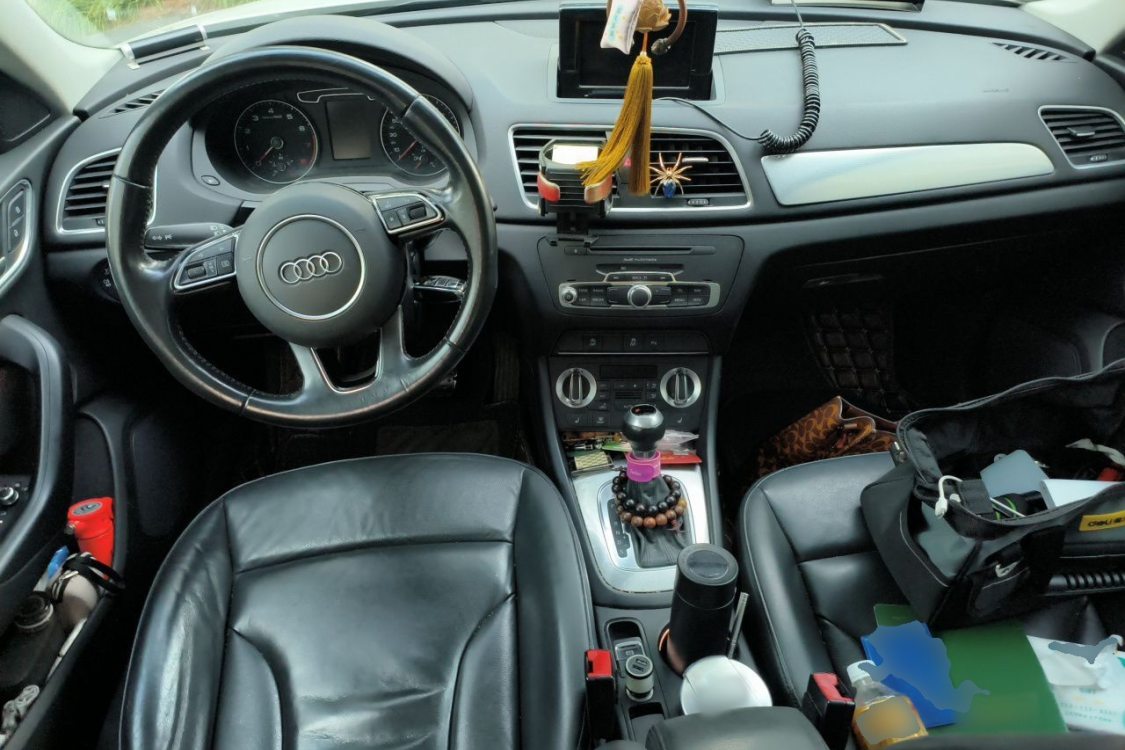 Audi Q3 2015 car image #21