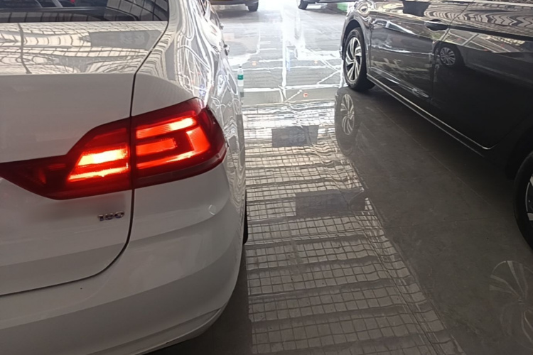 Volkswagen Santana 2016 car image #8