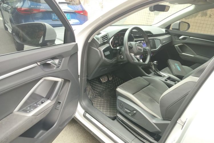 Audi Q3 2022 car image #13