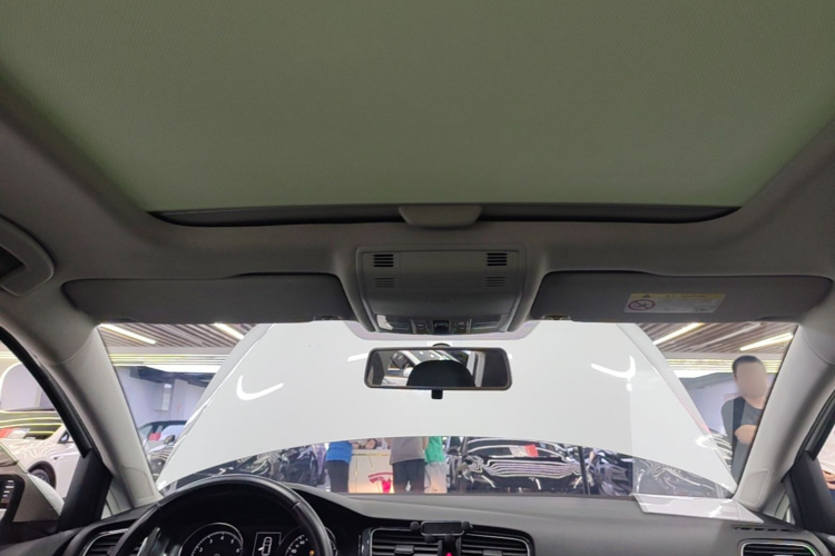 Volkswagen Golf 2019 car image #18