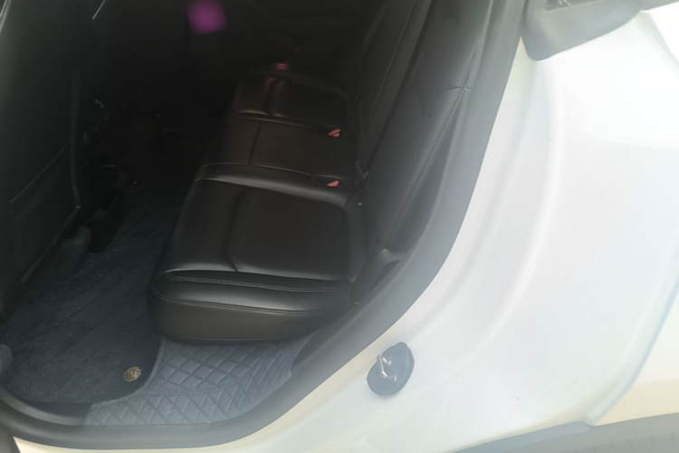 Tesla Model Y 2021 #17 Tesla Model Y 2021 car image #17