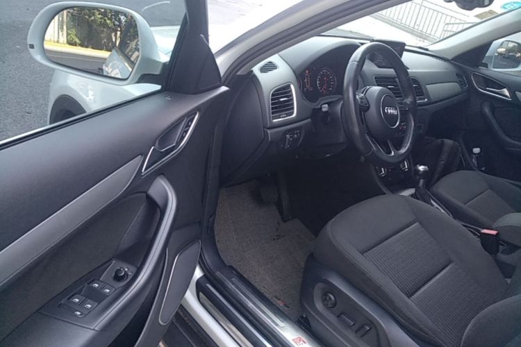 Audi Q3 2015 immagine di auto #16