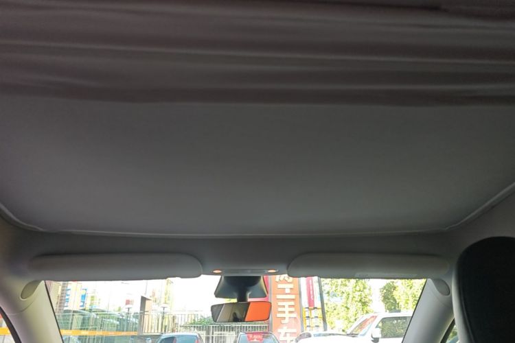 Tesla Model Y 2023 car image #18