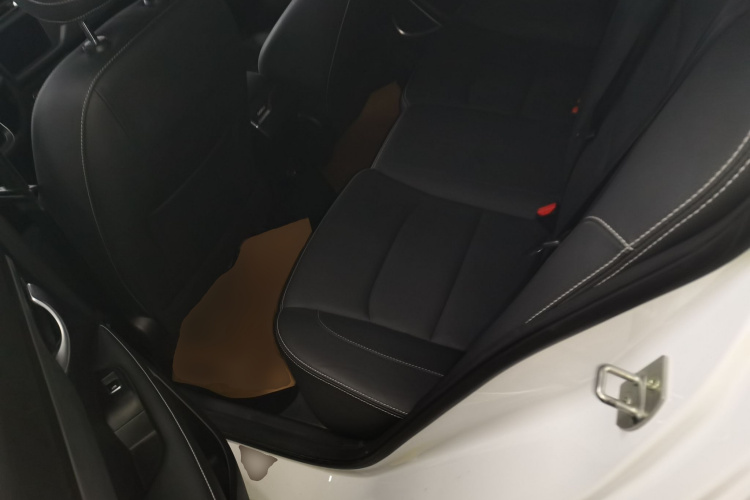 GEELY Emgrand 2021 изображение автомобиля #17