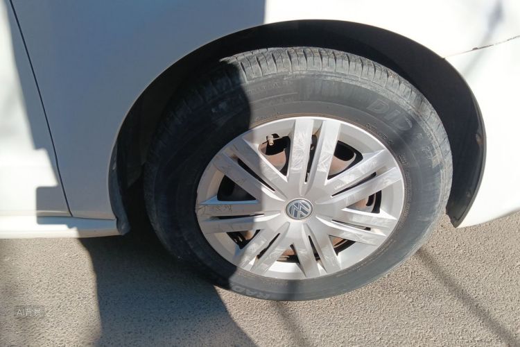 Volkswagen Polo 2015 car image #9