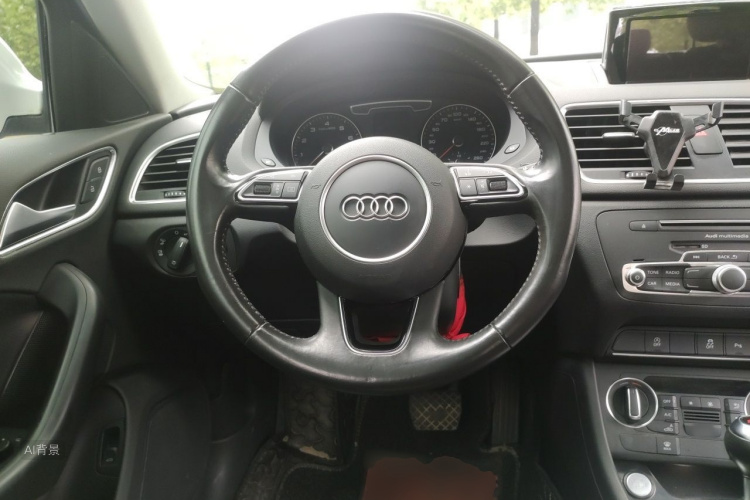 Audi Q3 2017 car image #12