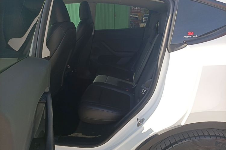 Tesla Model Y 2022 car image #17