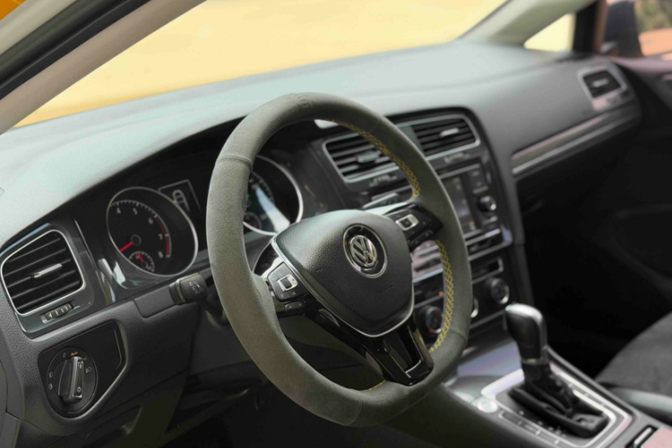Volkswagen Golf 2018 car image #13