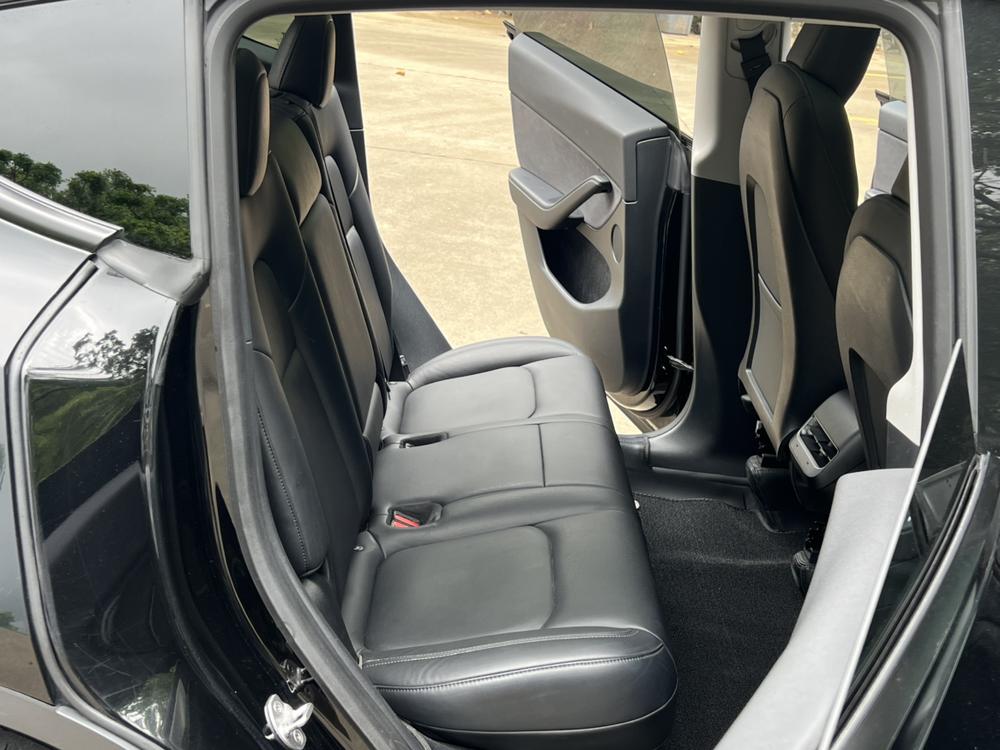 Tesla Model Y 2022 car image #22