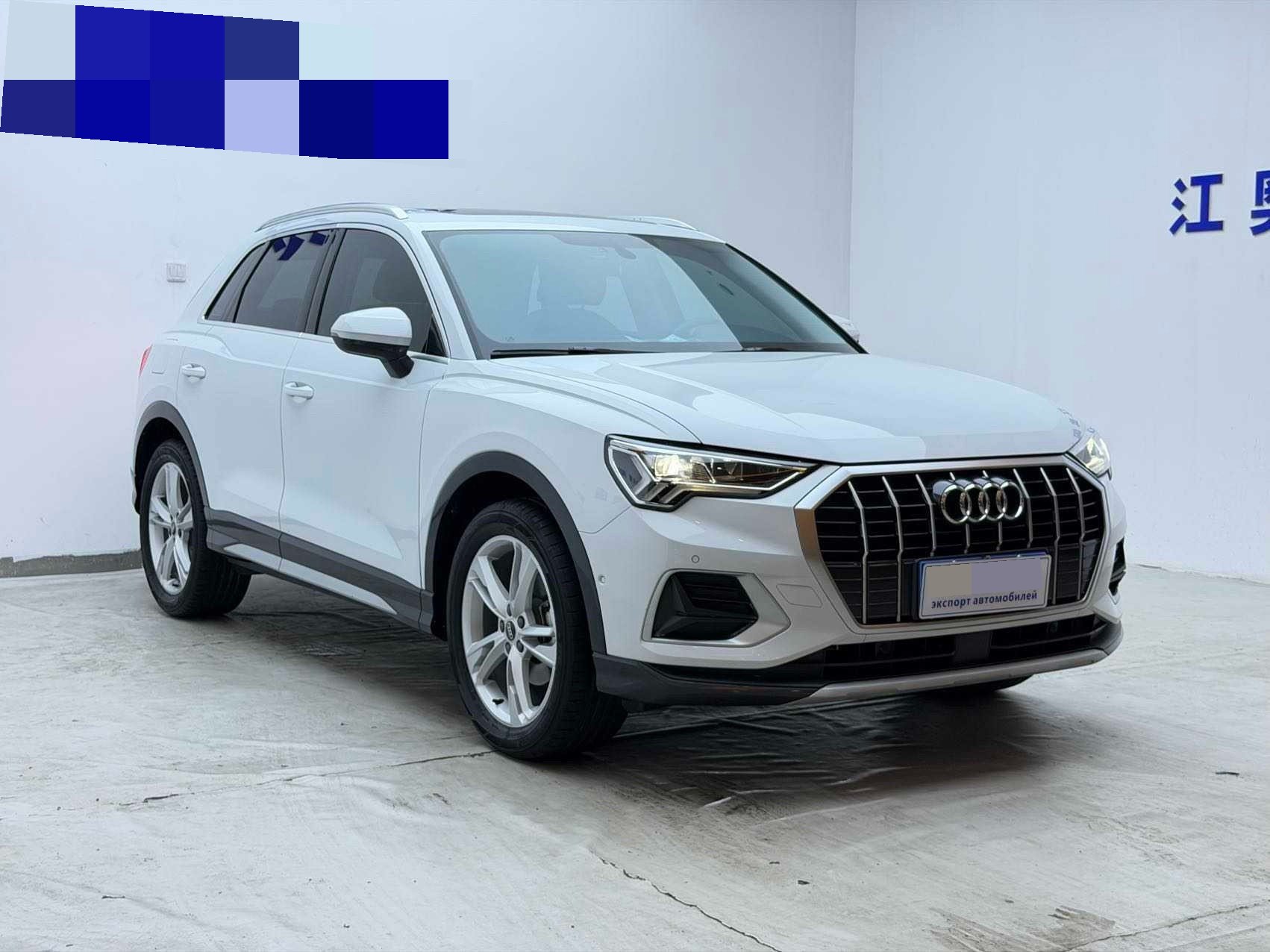 Audi Q3 2023 car image #3