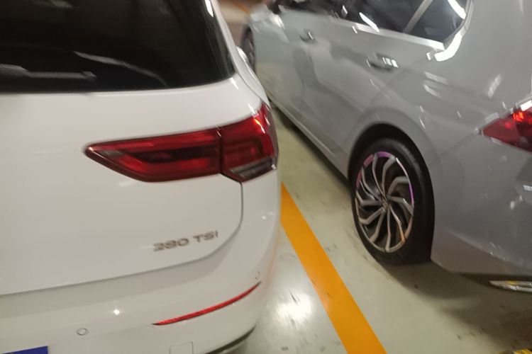 Volkswagen Golf 2022 car image #8