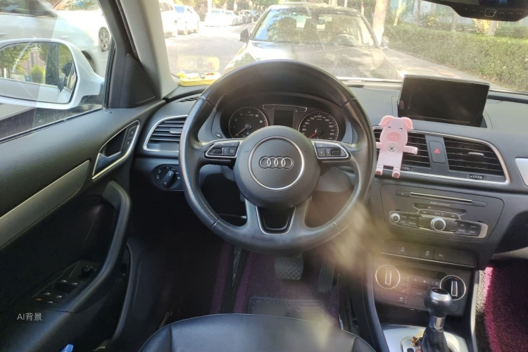 Audi Q3 2017 car image #12