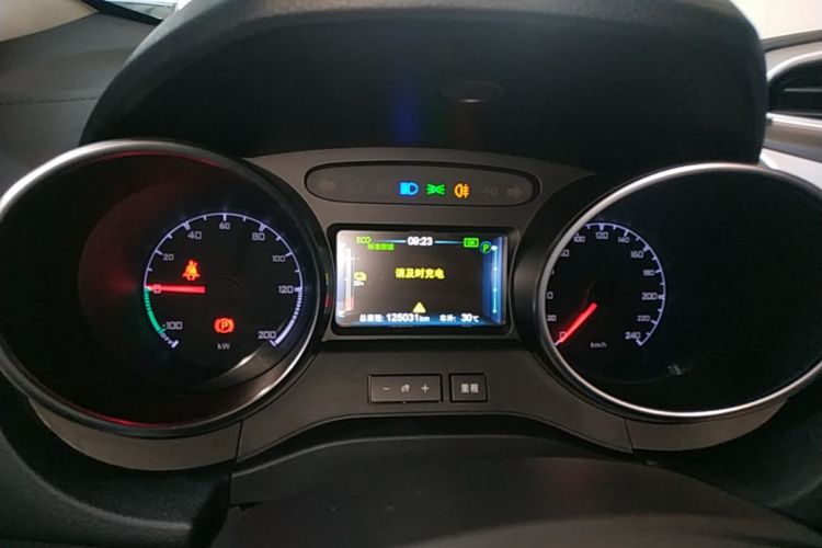 BYD Yuan New Energy 2019 immagine di auto #12
