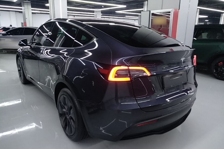 Tesla Model Y 2024 #5 Tesla Model Y 2024 immagine di auto #5