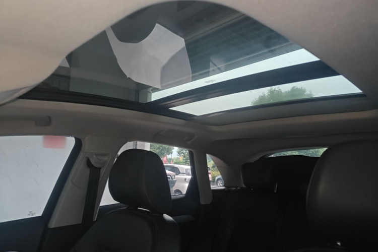 Audi Q3 2018 car image #18