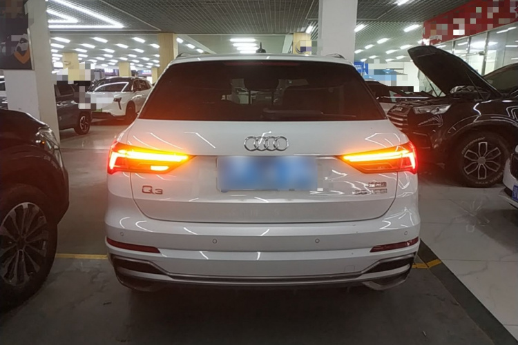 Audi Q3 2021 car image #4
