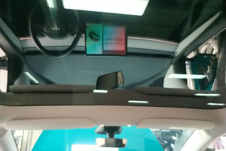 Tesla Model Y 2024 car image #25