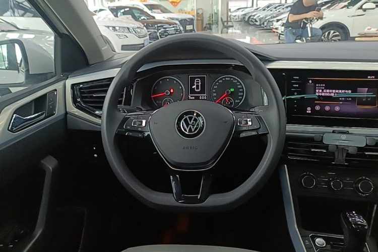 Volkswagen Polo 2022 car image #11
