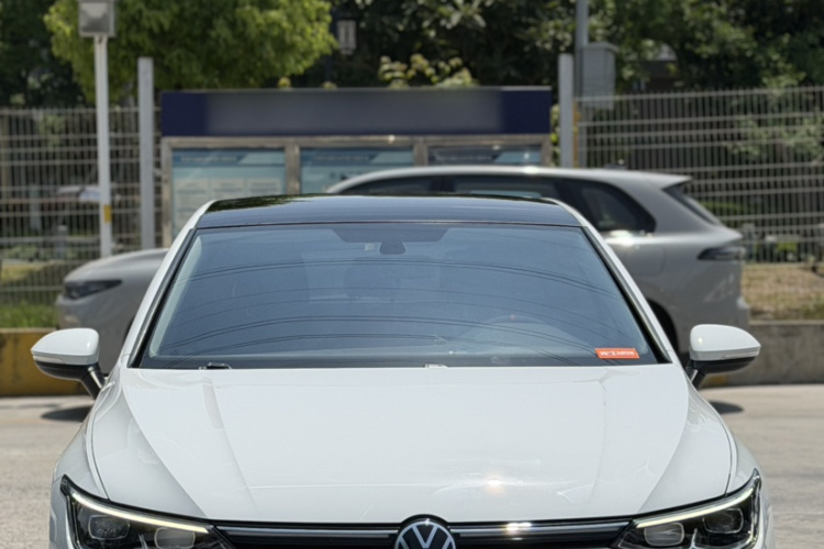 Volkswagen Golf 2023 car image #7