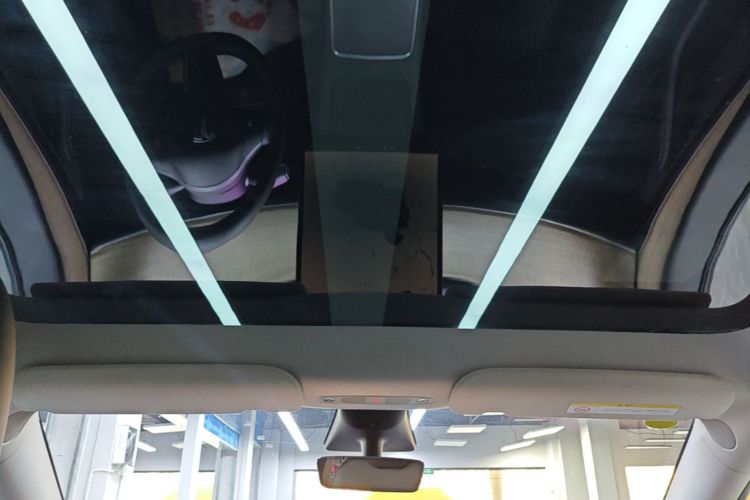 Tesla Model Y 2023 car image #18