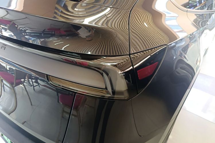 Tesla Model Y 2025 #8 Tesla Model Y 2025 car image #8