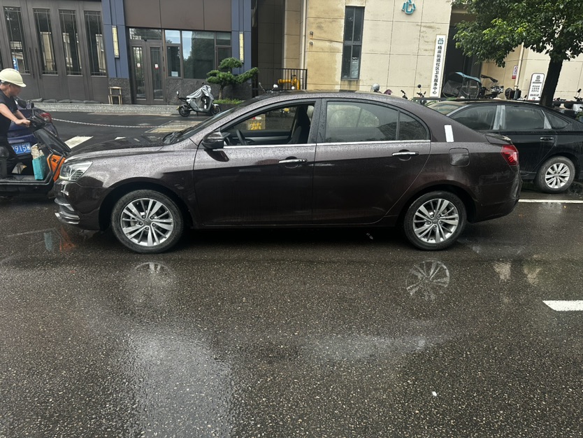 GEELY Emgrand 2019 car image #3