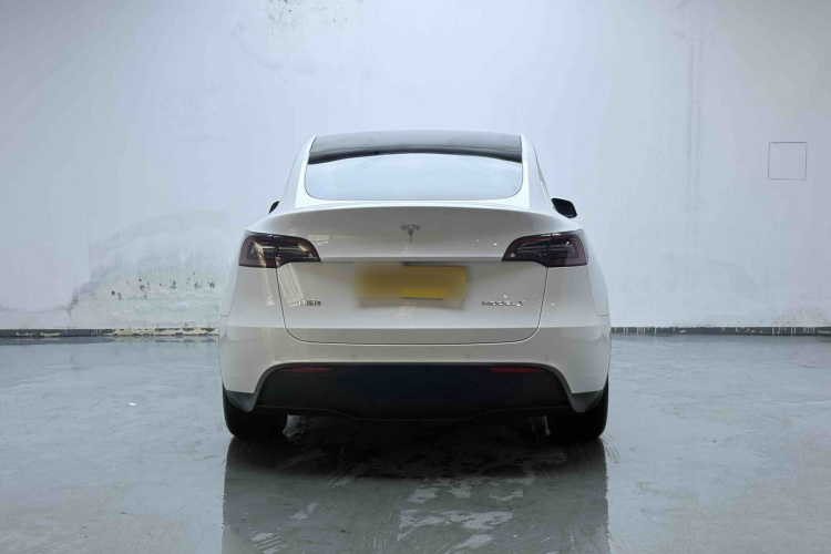 Tesla Model Y 2024 #6 Tesla Model Y 2024 car image #6