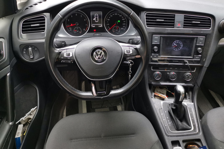 Volkswagen Golf 2018 car image #11