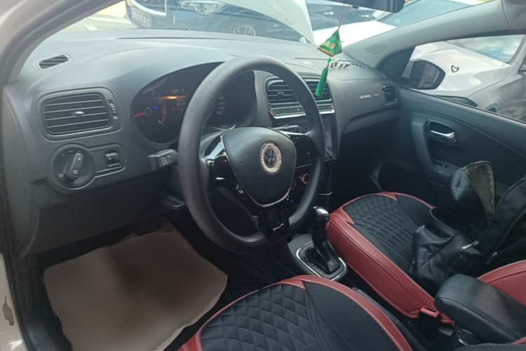 Volkswagen Polo 2018 car image #10