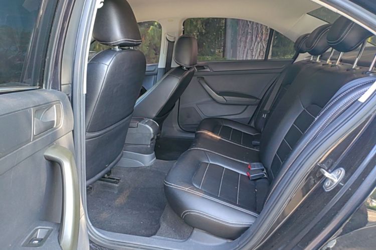 Volkswagen Santana 2017 car image #17