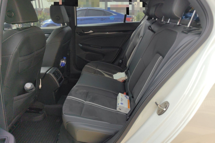 Volkswagen Golf 2024 imagen de coche #10