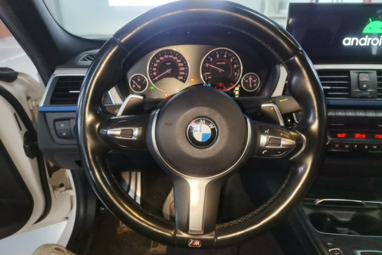 BMW 3 Series 2018 imagen de coche #11