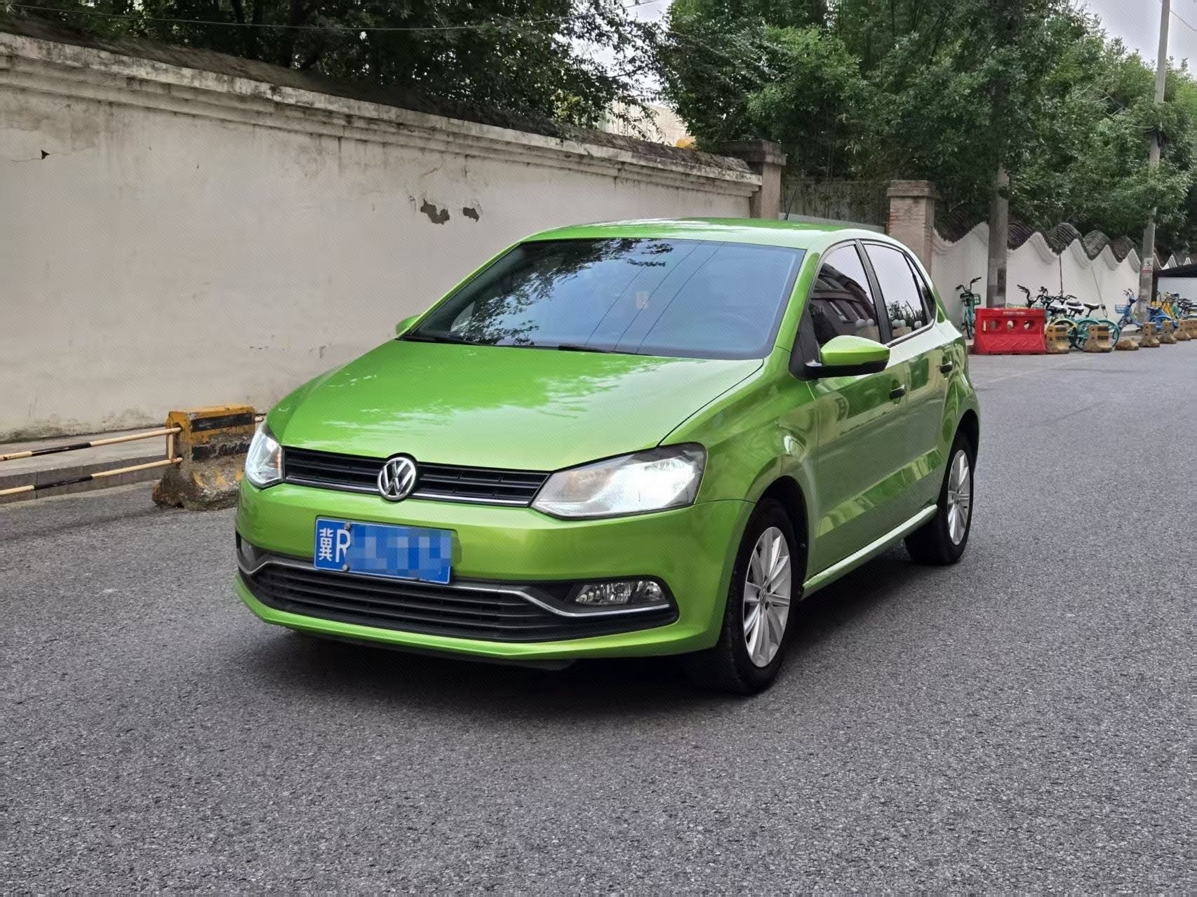 Volkswagen Polo 2015 Volkswagen Polo 2015 car image