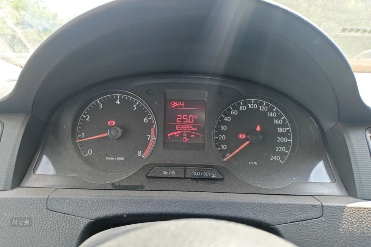 Volkswagen Santana 2015 car image #13