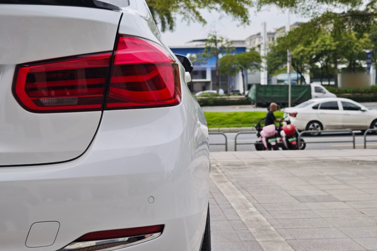 BMW 3 Series 2017 #15 BMW 3 Series 2017 car image #15