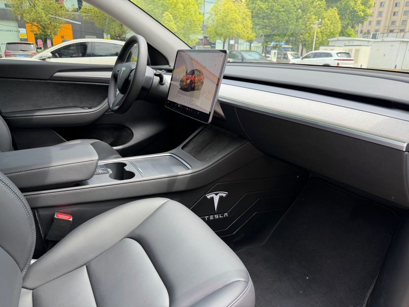 Tesla Model Y 2024 #7 Tesla Model Y 2024 car image #7