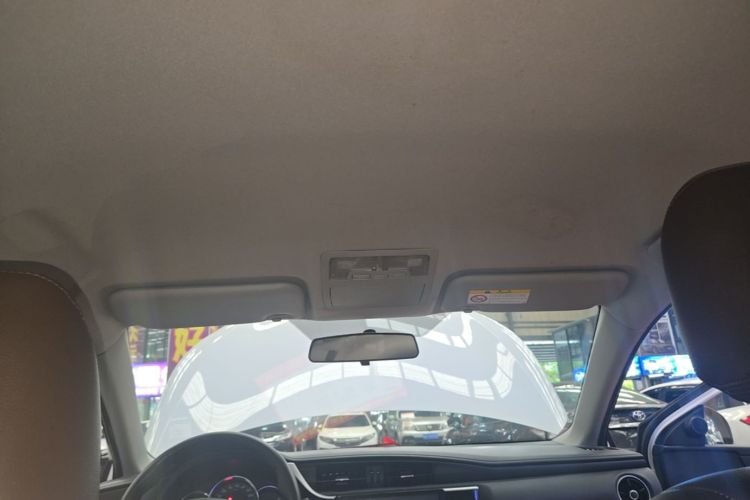 Toyota Corolla 2018 immagine di auto #18