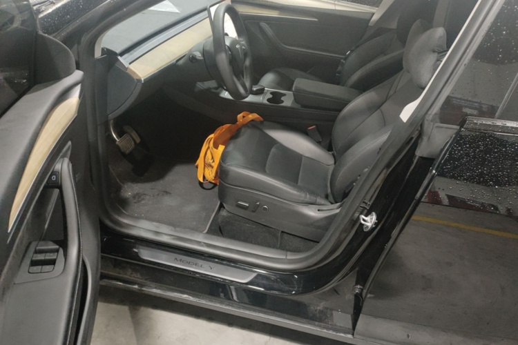 Tesla Model Y 2023 #16 Tesla Model Y 2023 car image #16