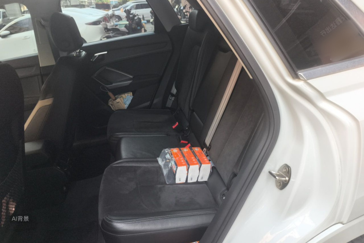 Audi Q3 2019 car image #19