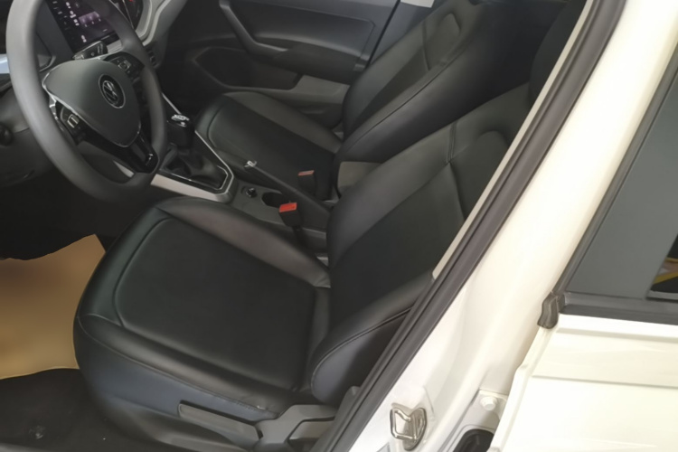 Volkswagen Polo 2021 car image #19