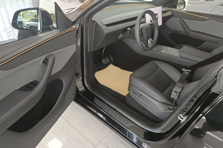 Tesla Model Y 2026 #16 Tesla Model Y 2026 car image #16