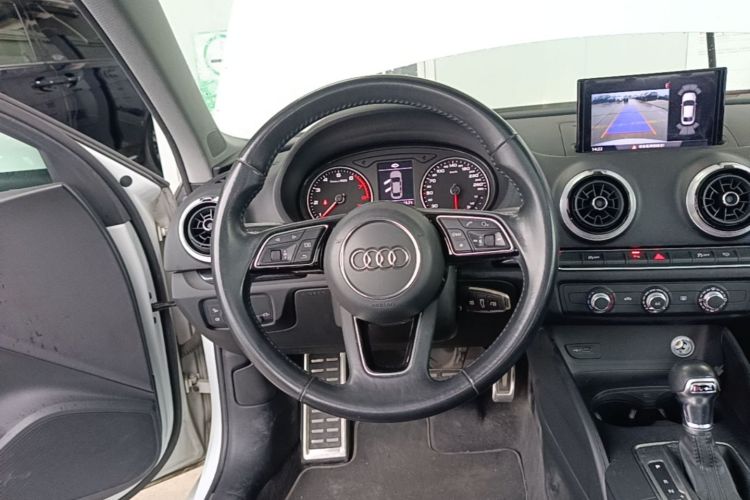 Audi A3 2018 car image #11