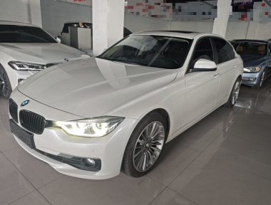 BMW 3 Series 2018 car image 